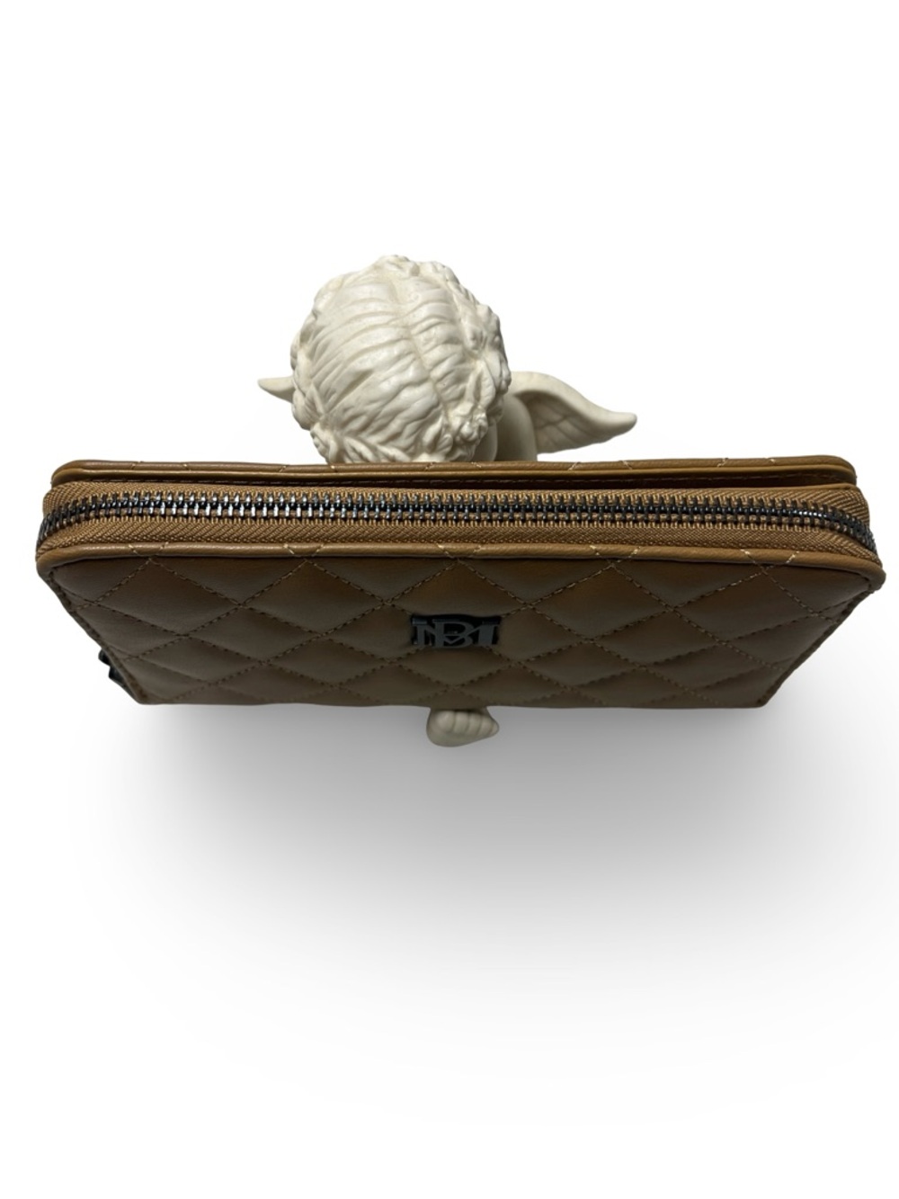 Badgley Mischka Wallet Quilted Tan Zip-Around - Women's Leather Wallet New Clean - Picture 7 of 13